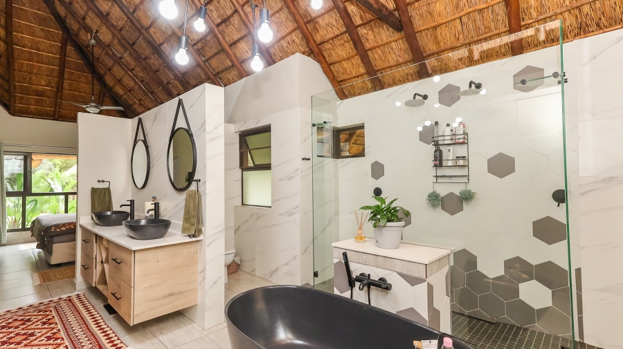 2 Bedroom Property for Sale in Lakeland North West